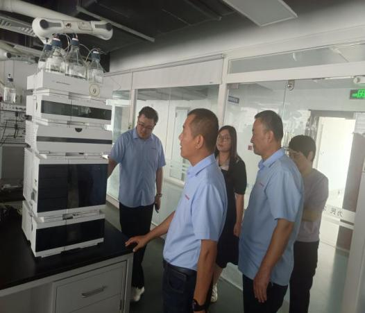 對(duì)化驗(yàn)室參觀(guān)學(xué)習(xí)  為提升化驗(yàn)水平打下基礎(chǔ)