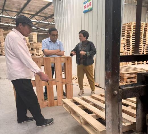 供應(yīng)部為優(yōu)化出口包裝載體解決方案考察多家公司